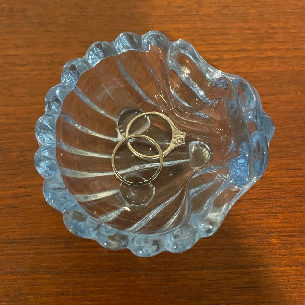 Small light blue glass shell shaped dish EUC